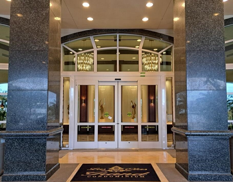 Sistema de puerta comercial